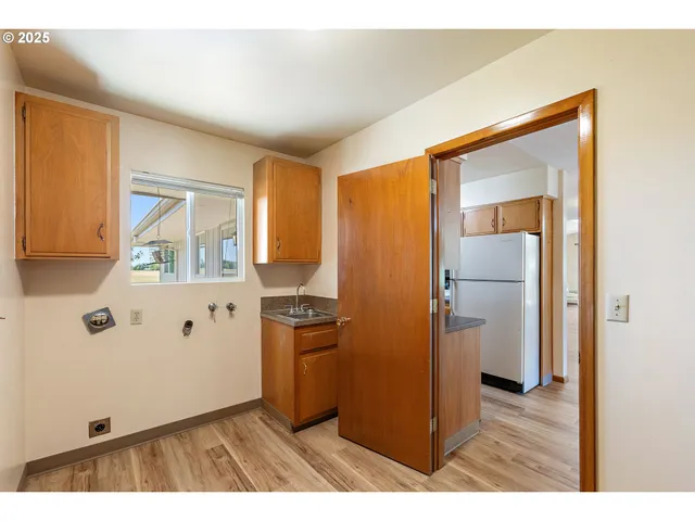 $879,000 | 30700 South S Highway, Canby, OR 97013