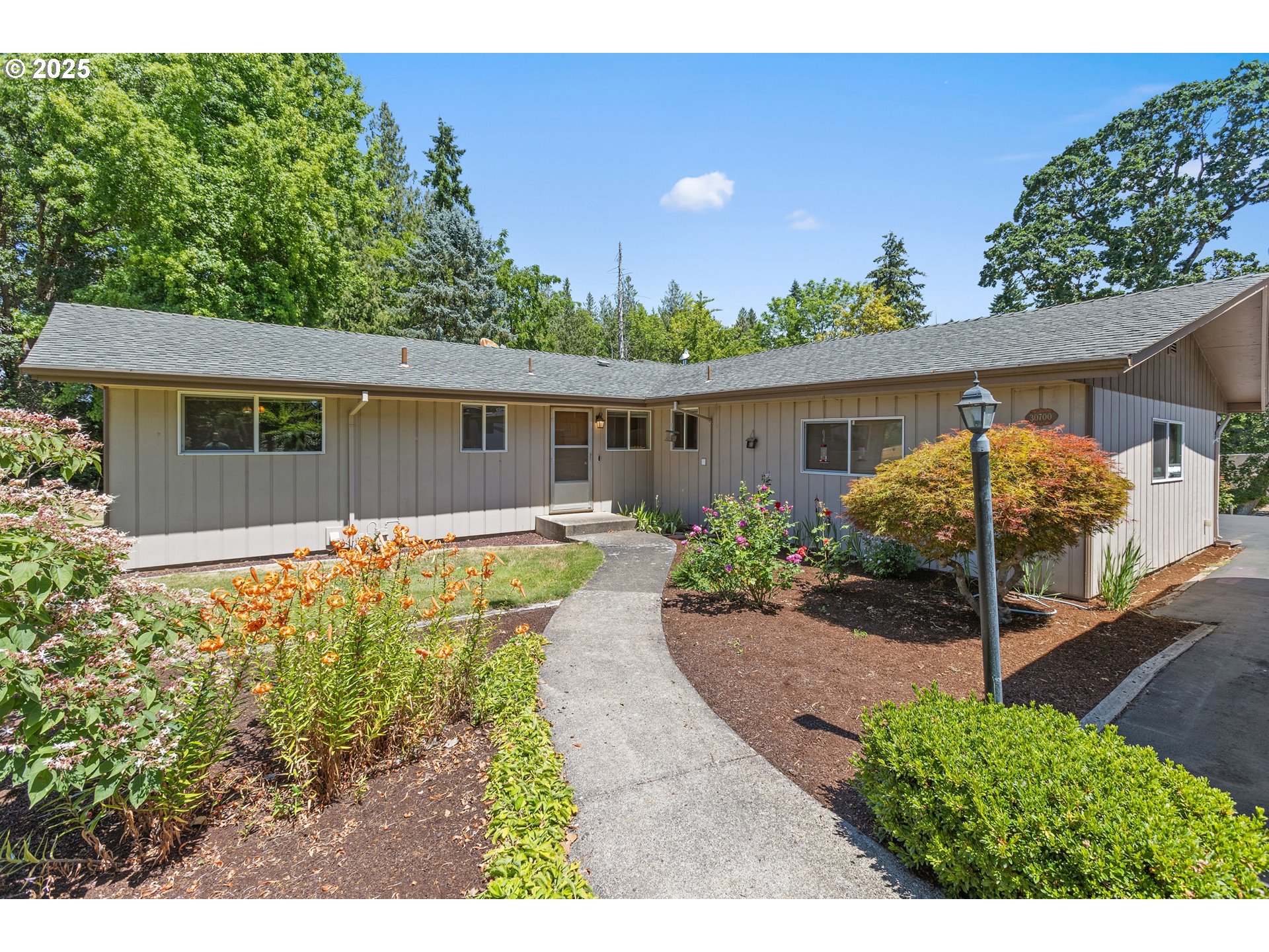 30700 South S Highway Canby, OR 97013 - Photo 2 of 37 a view of a house with backyard and sitting area