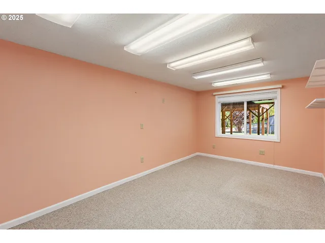 $879,000 | 30700 South S Highway, Canby, OR 97013