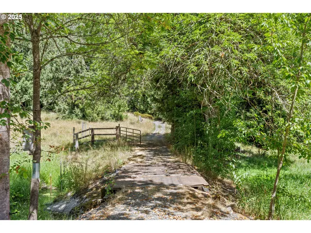 $879,000 | 30700 South S Highway, Canby, OR 97013