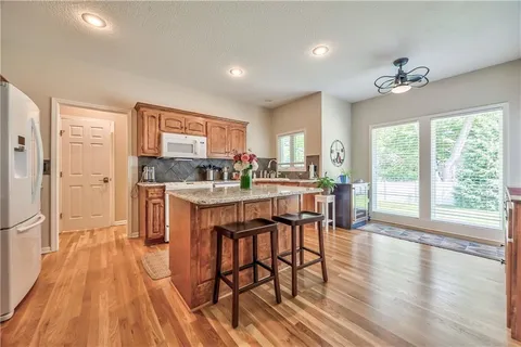 $575,000 | 6424 West 100th Terrace, Overland Park, KS 66212