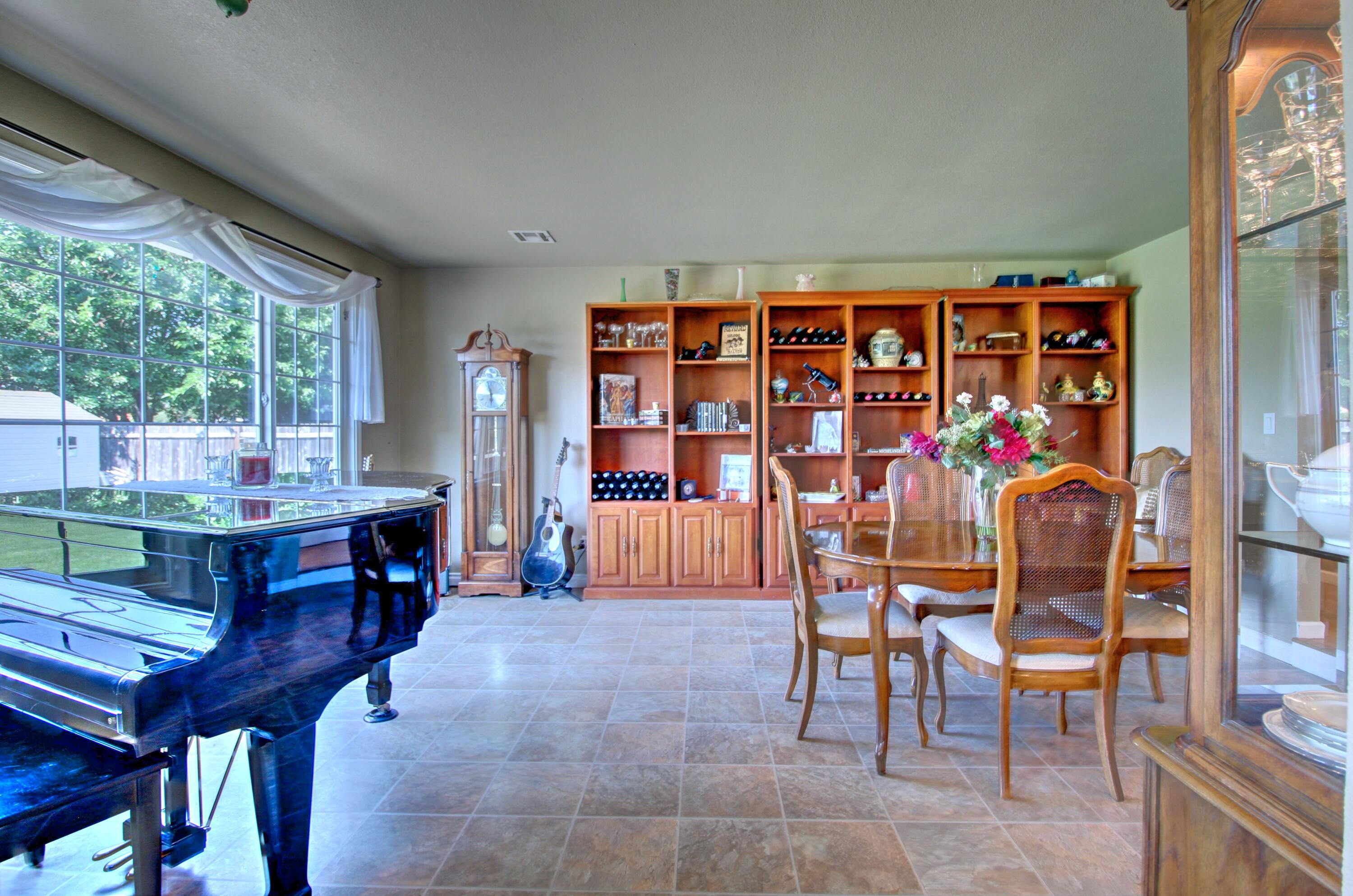 2206 Delta Waters Road Medford, OR 97504 - Photo 10 of 36 IMG_2606_7_8_tonemapped