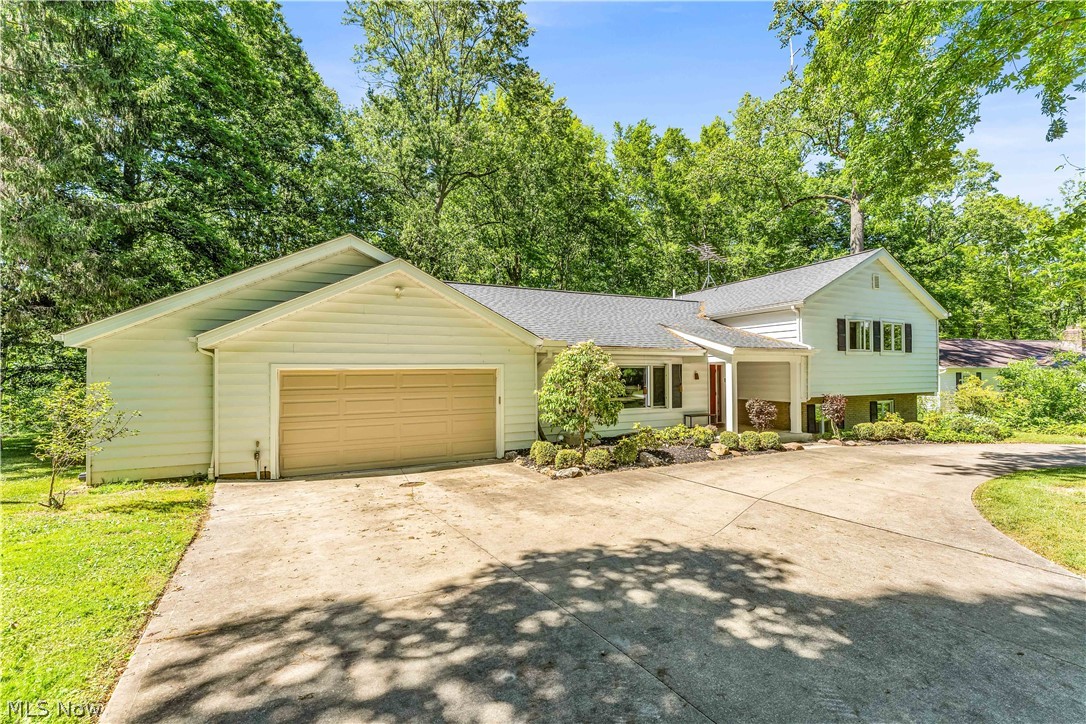 6821 Thornapple Road Gates Mills, OH 44040 - Photo 1 of 42 Front house