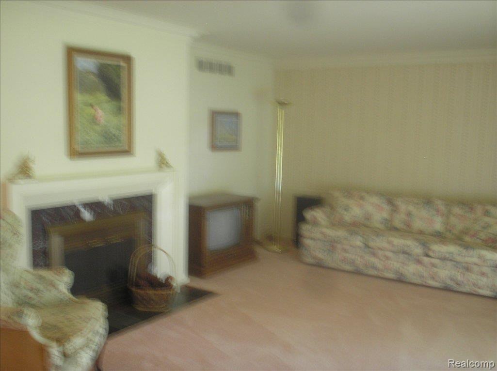 490 Shelbourne Road Grosse Pointe, MI 48236 - Photo 12 of 16 P1010192