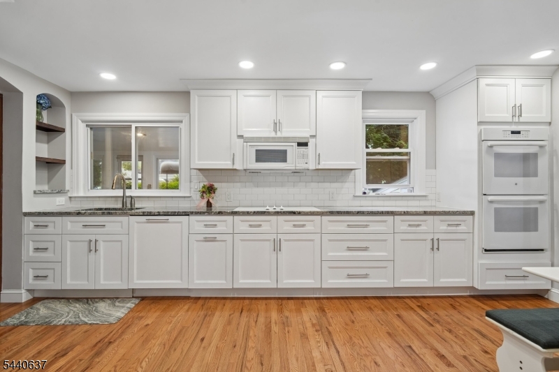688 Greenbrook Road North Plainfield, NJ 07063 - Photo 11 of 37