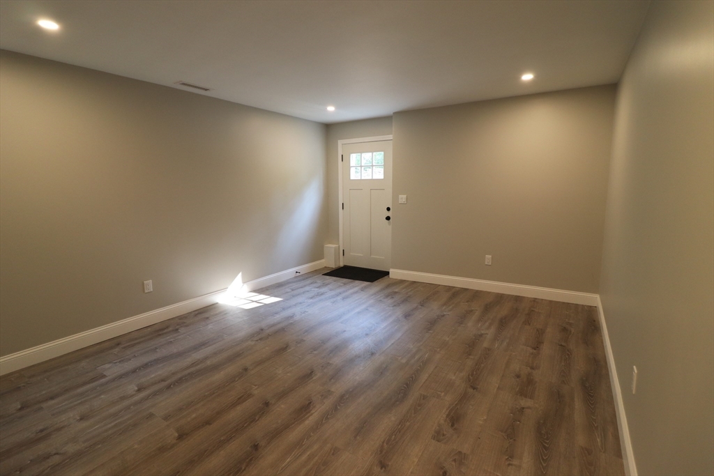 37 Glendale Road, Unit 1 Tiverton, RI 02878 - Photo 23 of 24