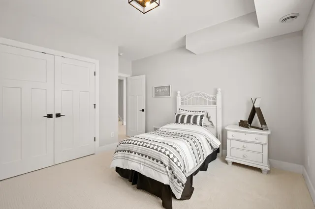 $789,900 | 4927 Parkside Circle, Eagan, MN 55123