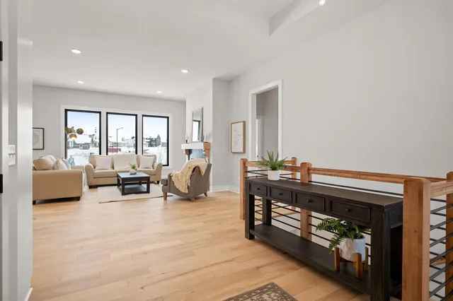 $789,900 | 4927 Parkside Circle, Eagan, MN 55123