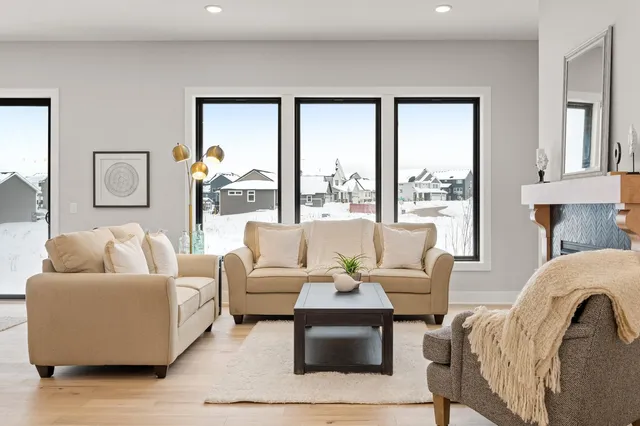 $789,900 | 4927 Parkside Circle, Eagan, MN 55123