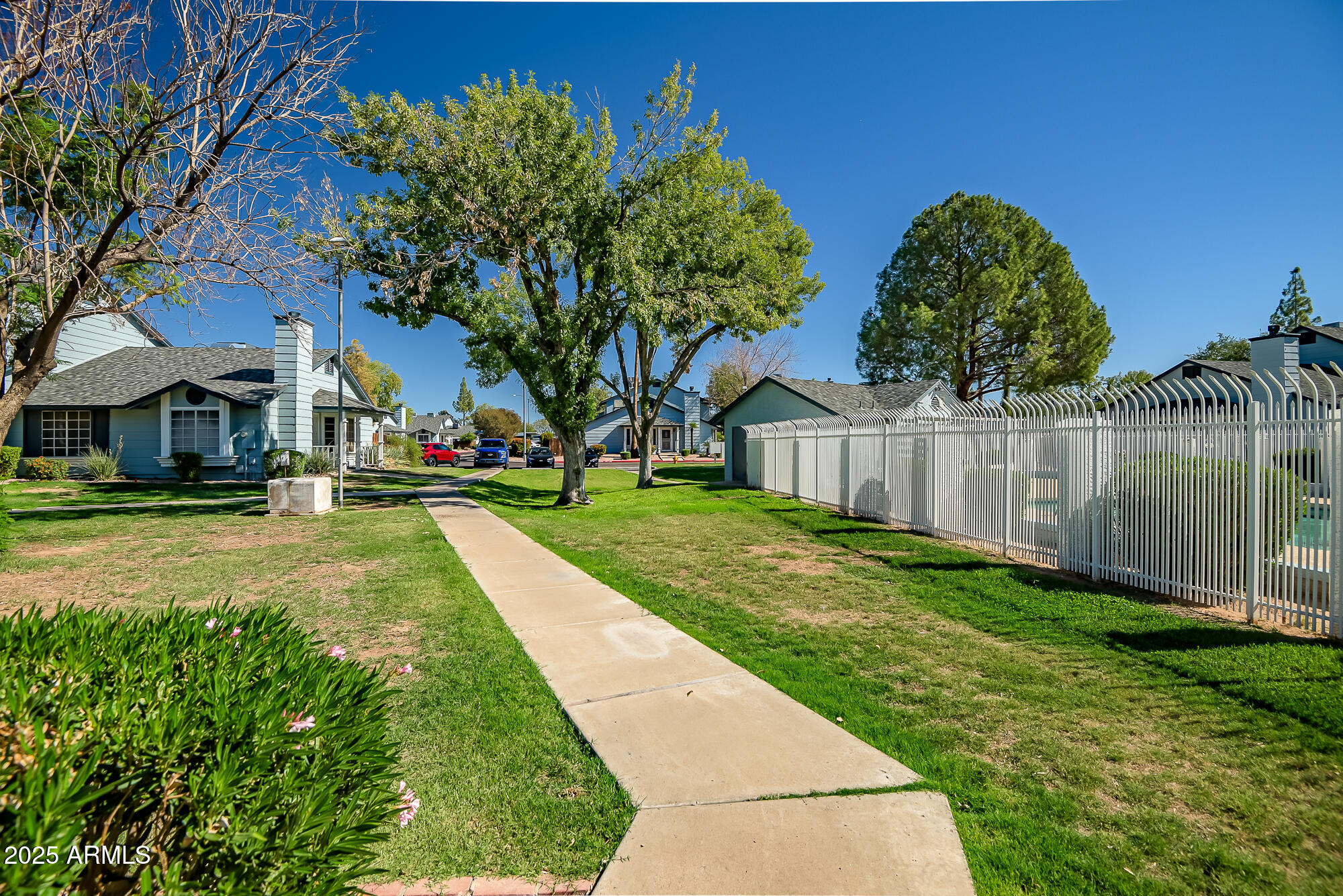 10100 North 89th Avenue, Unit 66 Peoria, AZ 85345 - Photo 28 of 32 Walking path