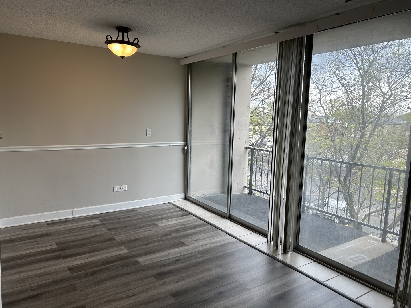 1043 South York Road, Unit 301 Bensenville, IL 60106 - Photo 2 of 14
