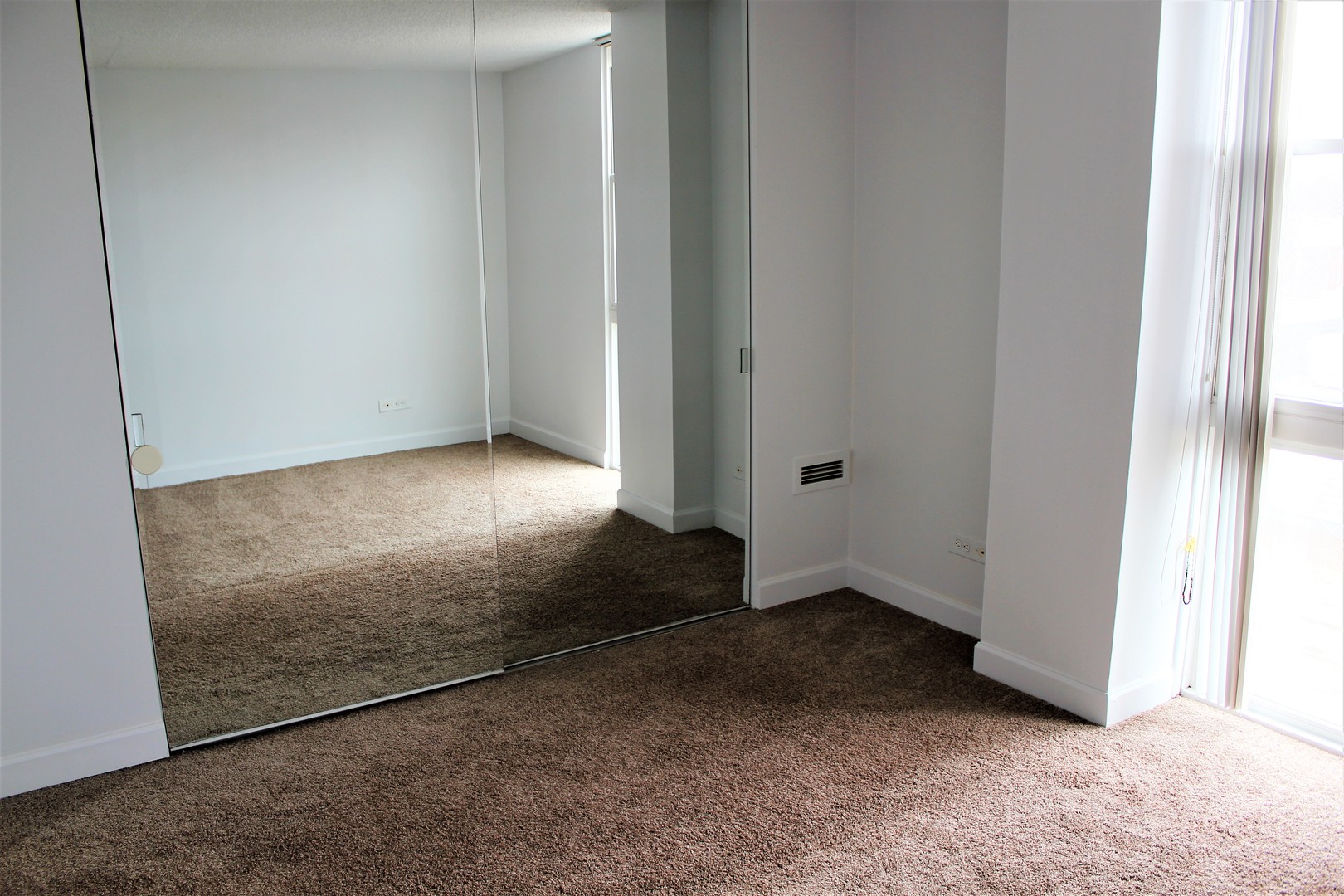 1043 South York Road, Unit 301 Bensenville, IL 60106 - Photo 7 of 14
