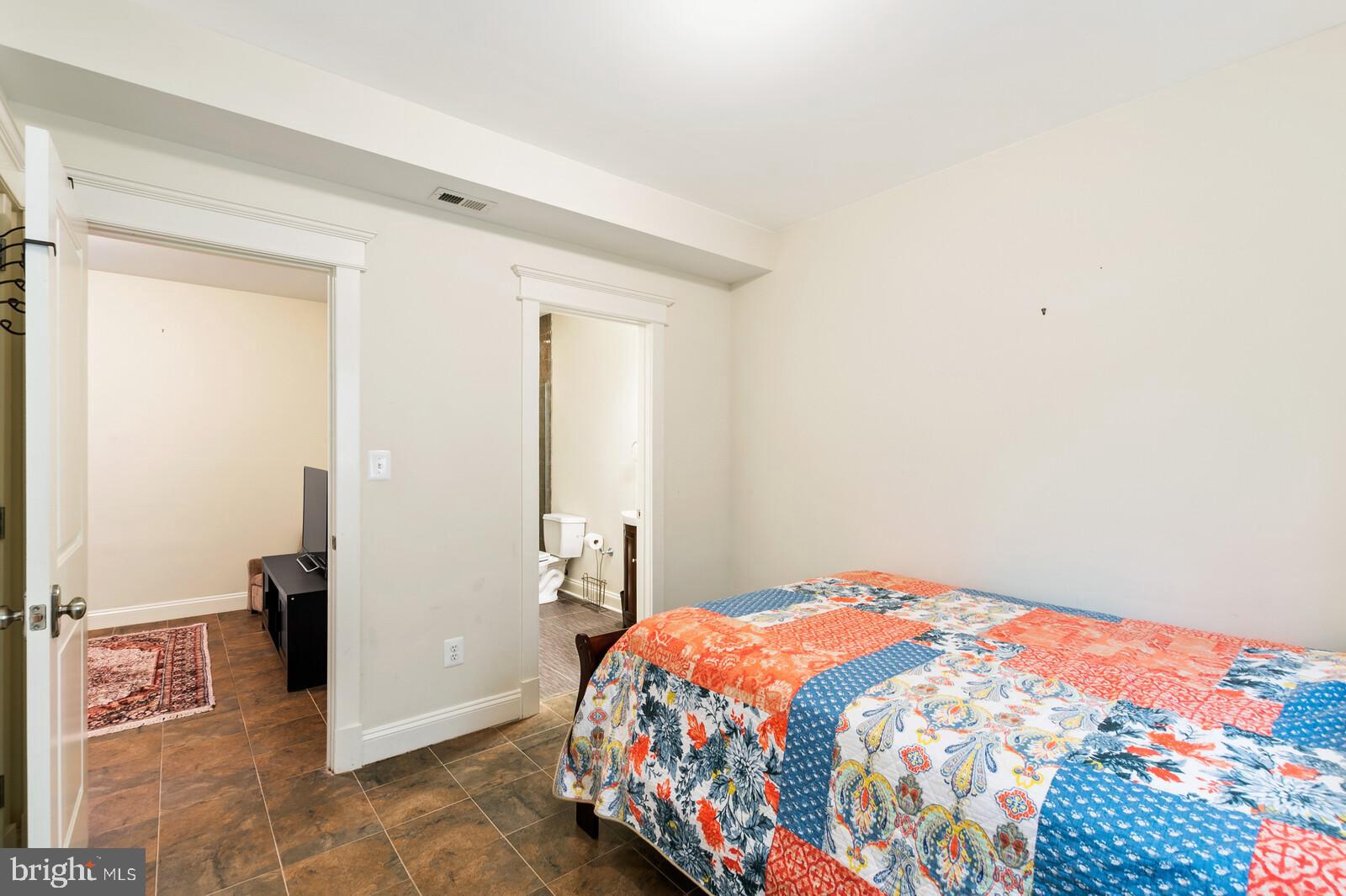 23 East Braddock Road Alexandria, VA 22301 - Photo 18 of 29 a bedroom with a bed and a view of bathroom
