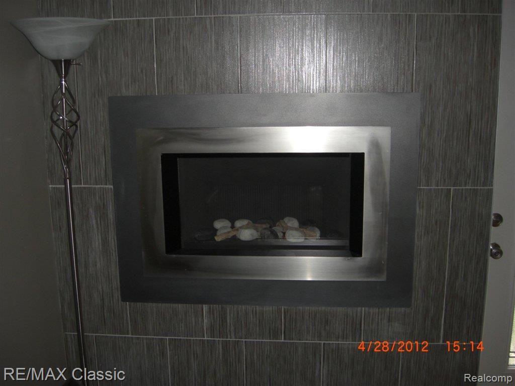 23951 Berg Road Southfield, MI 48033 - Photo 4 of 16 Berg family rm fp.JPG