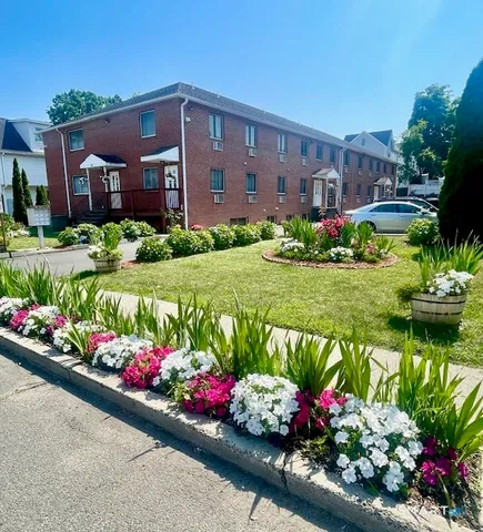 $2,390 | 31 Glenwood Avenue, Unit 6, Norwalk, CT 06854