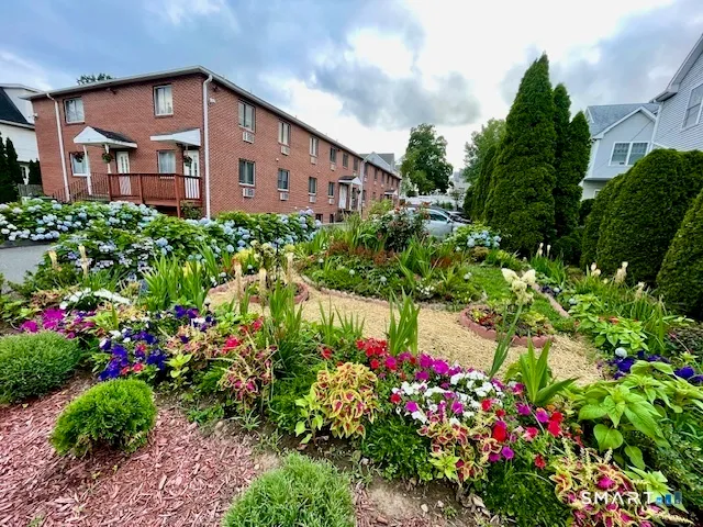 $2,390 | 31 Glenwood Avenue, Unit 6, Norwalk, CT 06854