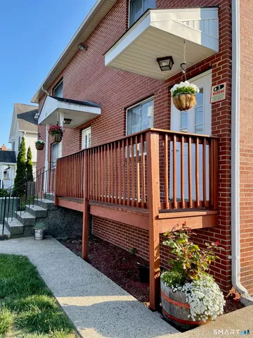 $2,390 | 31 Glenwood Avenue, Unit 6, Norwalk, CT 06854