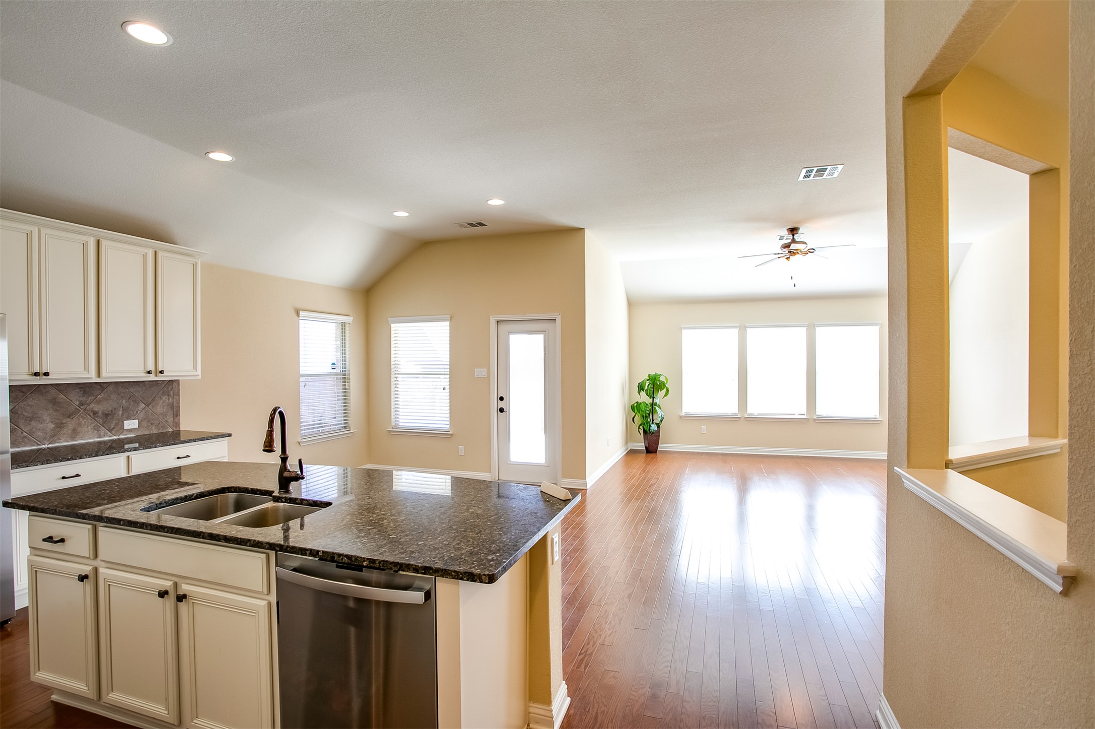 1721 Elaina Loop Leander, TX 78641 - Photo 5 of 28