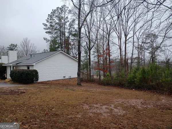 a view of a backyard of the house