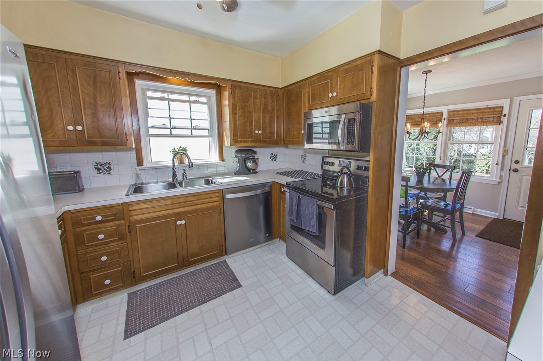 136 Bennington Road Akron, OH 44313 - Photo 9 of 35