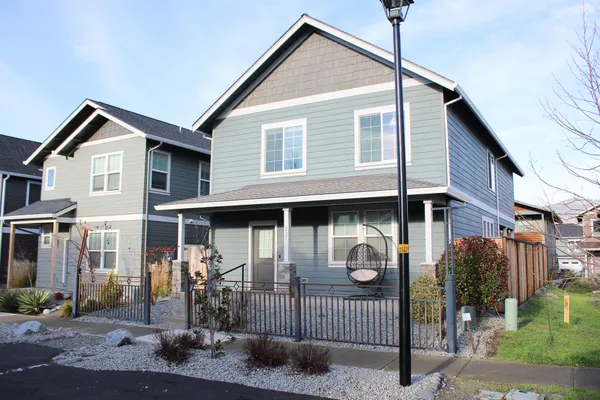 $499,000 | 237 Willow Way, Talent, OR 97540
