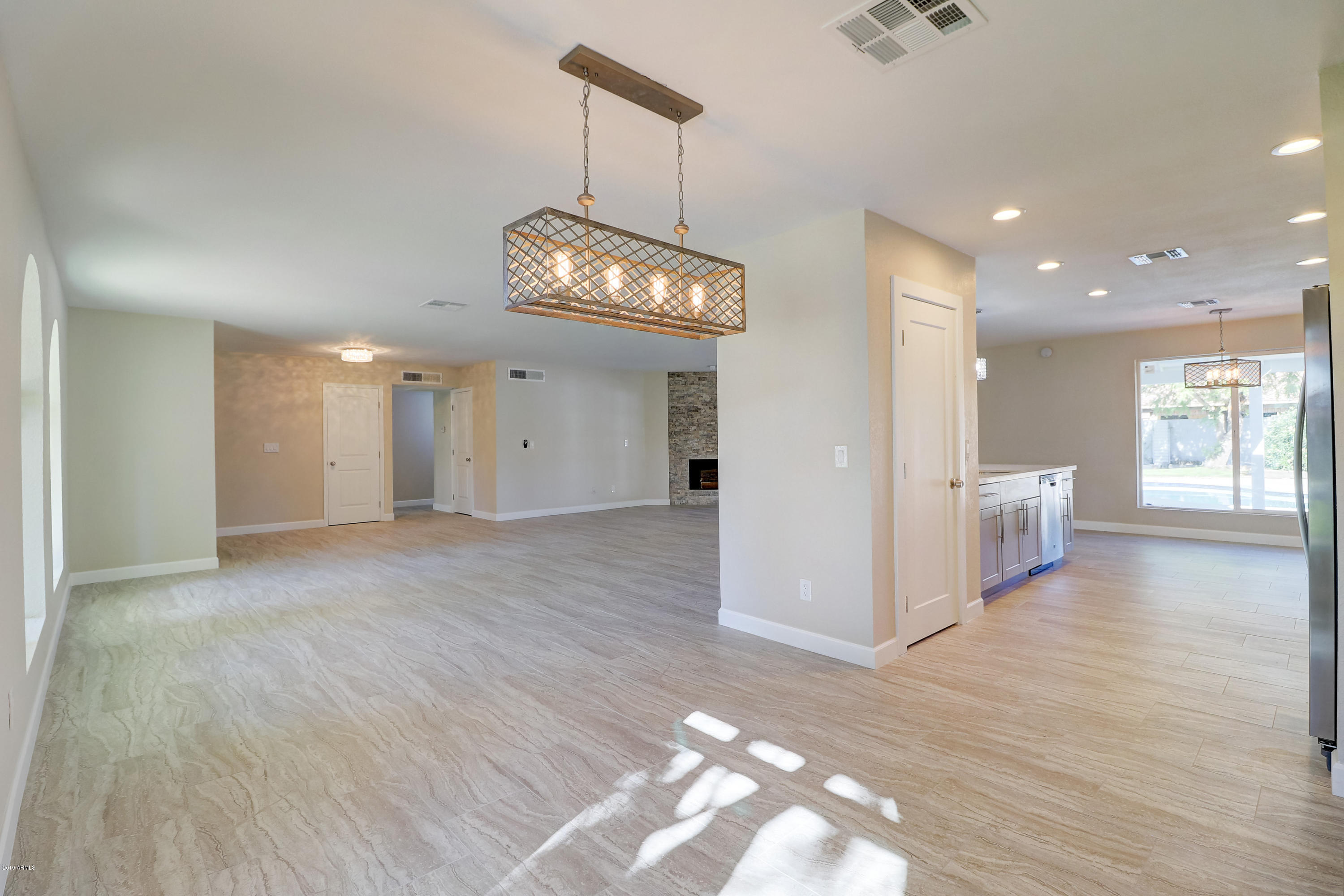 350 East Deepdale Road Phoenix, AZ 85022 - Photo 8 of 39 B (6)