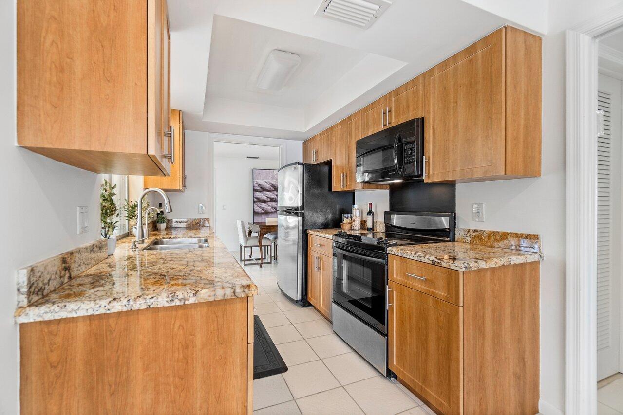 275 Northeast Olive Way Boca Raton, FL 33432 - Photo 12 of 41 012-275NortheastOliveWay-BocaRaton-FL-33