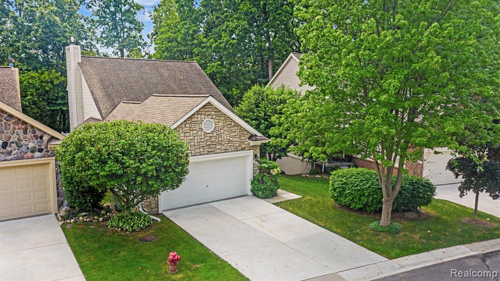 6573 Summit Ridge Clarkston, MI 48346 - Photo 2 of 24