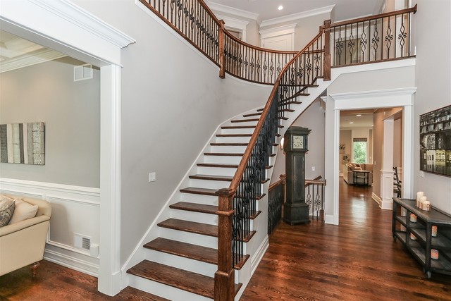 2401 Oak Tree Lane Park Ridge, IL 60068 - Photo 4 of 35