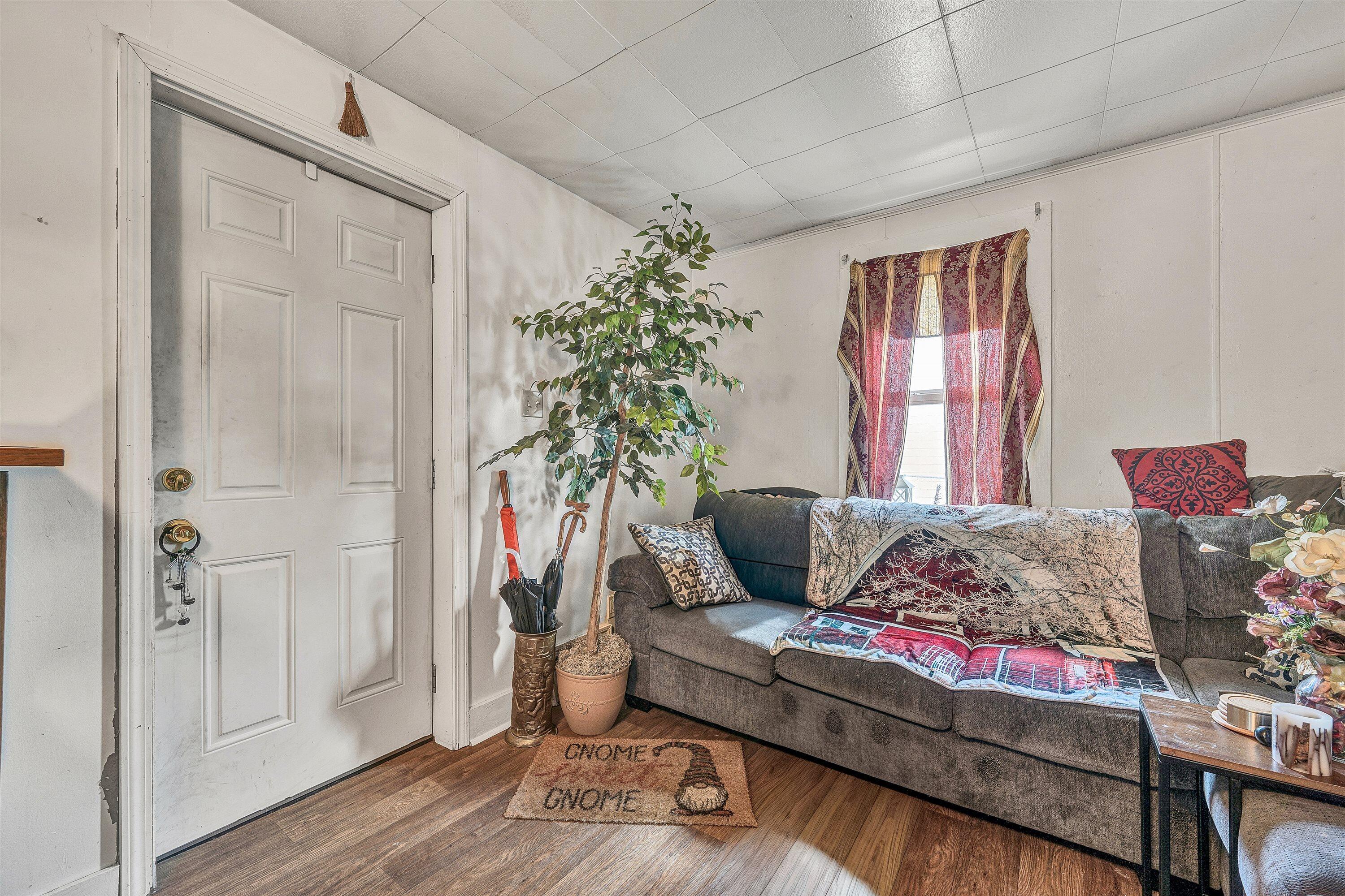 218 Maple Street Salem, VA 24153 - Photo 3 of 23 06-DSC04489