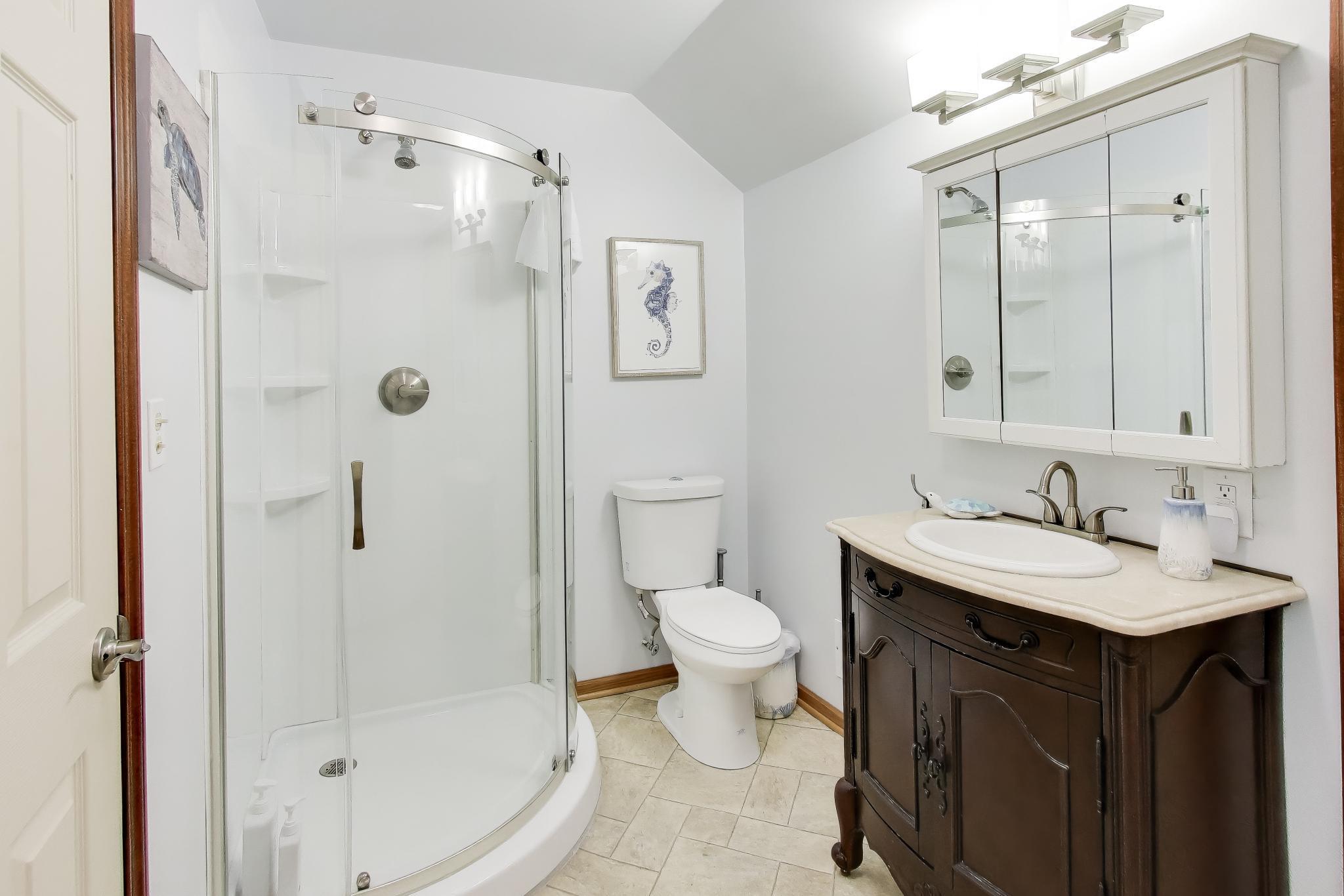 N3217 Mistle Road Geneva, WI 53147 - Photo 17 of 27 Full Bath Upper Level