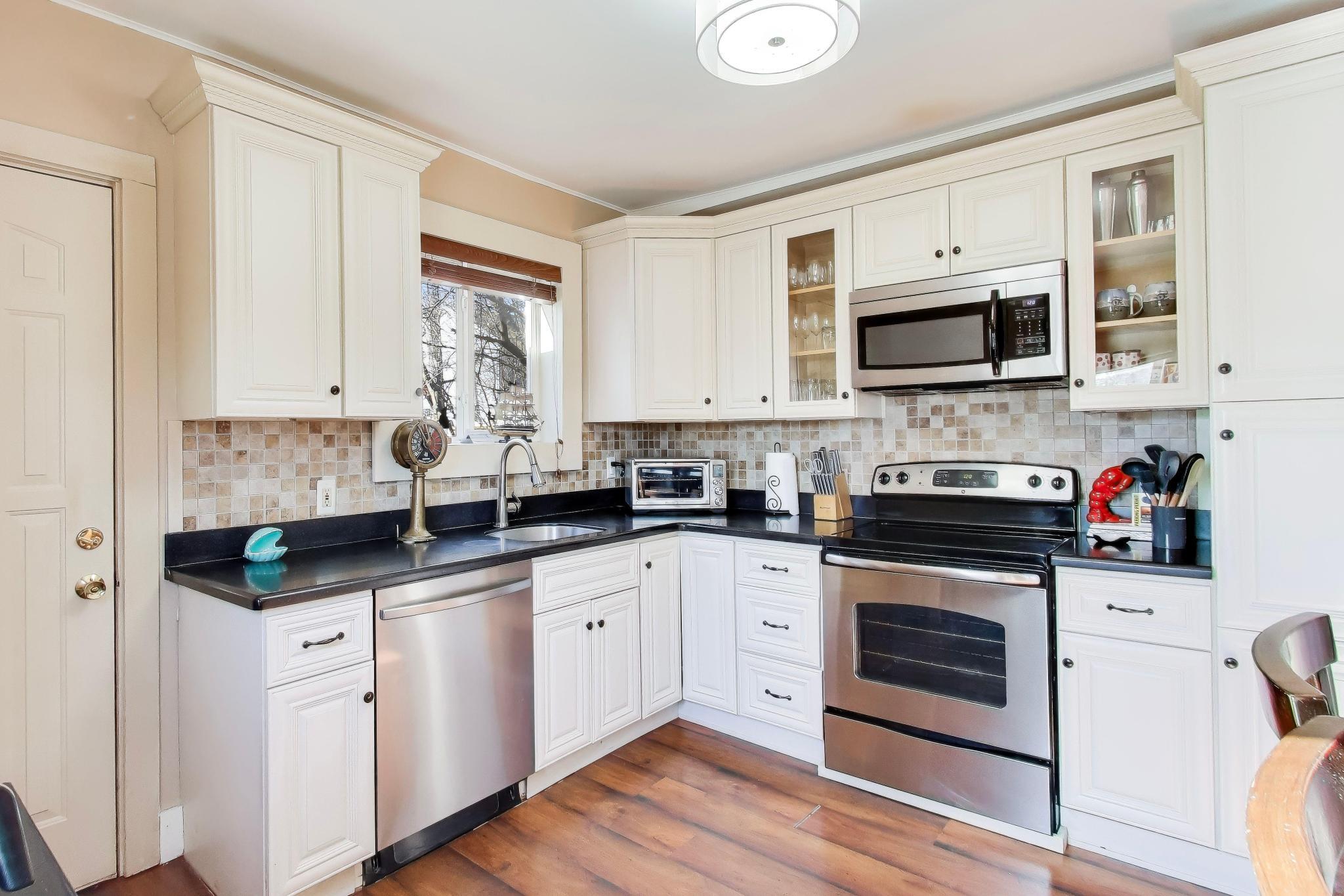 N3217 Mistle Road Geneva, WI 53147 - Photo 5 of 27 Appliances Included