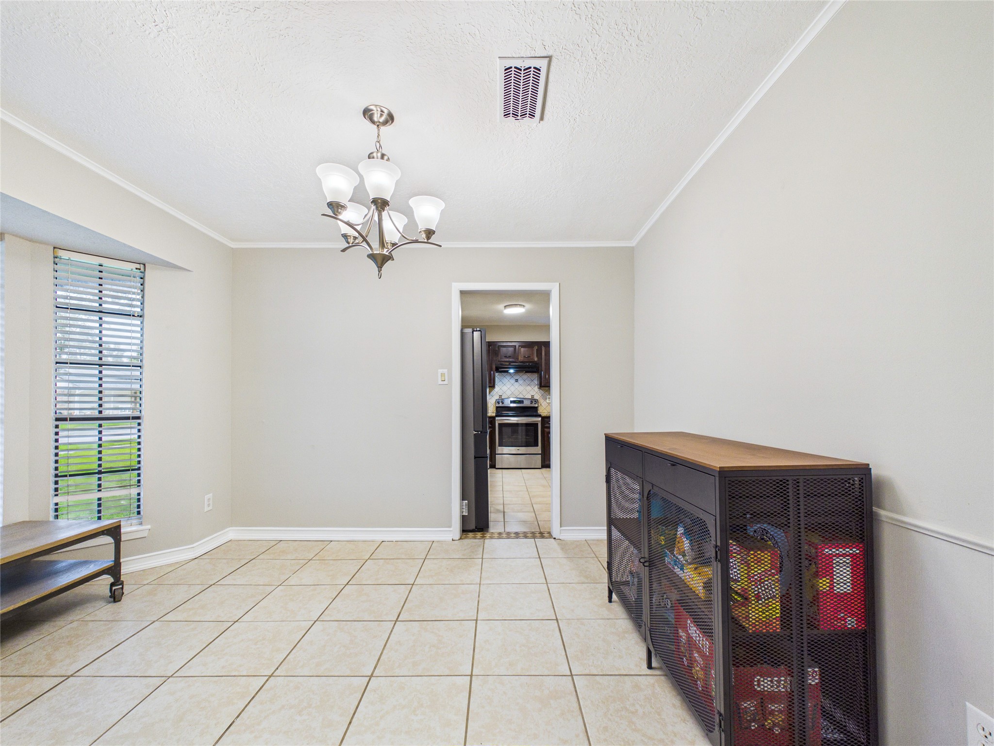 10306 Rustic Rock Road La Porte, TX 77571 - Photo 29 of 38 a very nice looking room with a large window