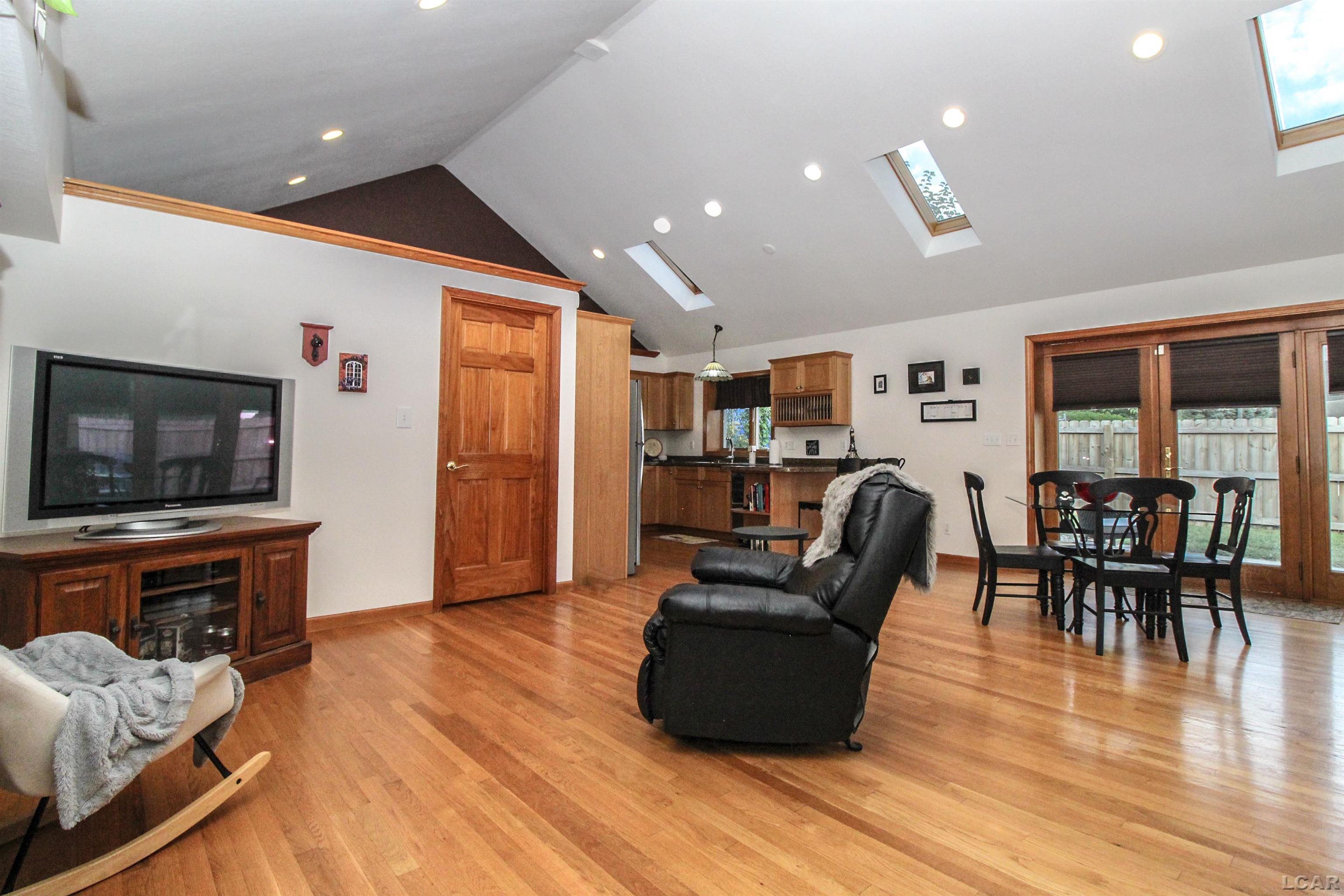 13468 Laplaisance Road Monroe, MI 48161 - Photo 8 of 38 GREAT ROOM