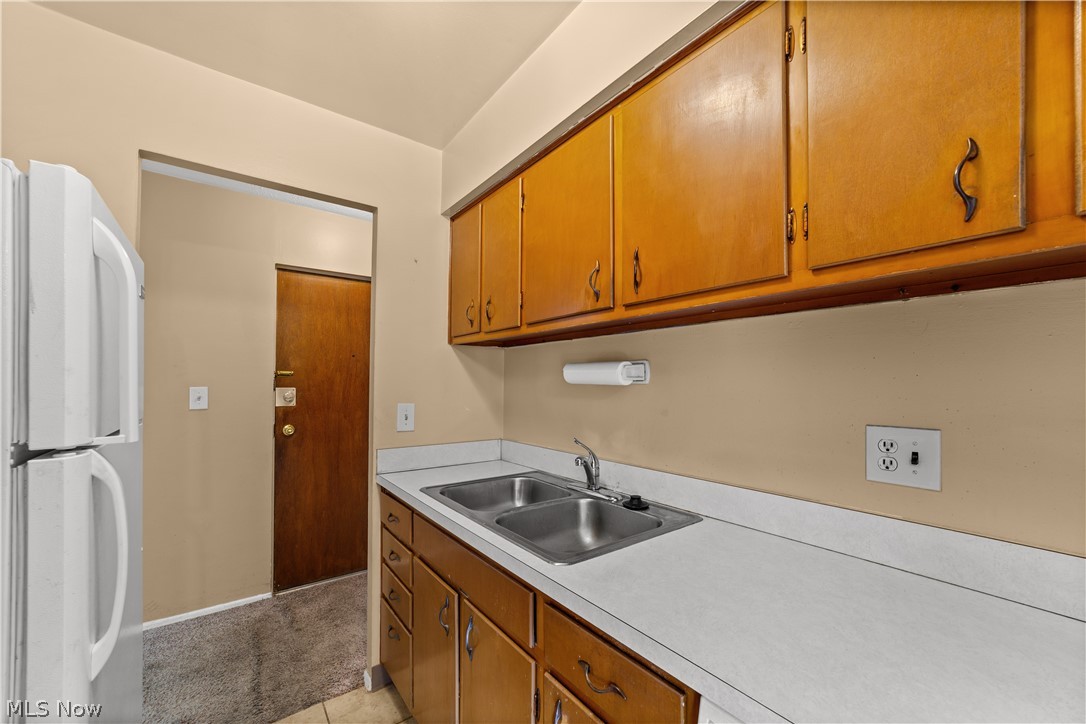 20312 Lorain Road, Unit 108 Cleveland, OH 44126 - Photo 15 of 33 Kitchen