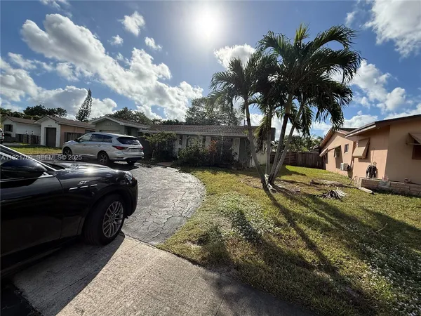 $3,900 | 5424 Van Buren Street, Unit 5424, Hollywood, FL 33021