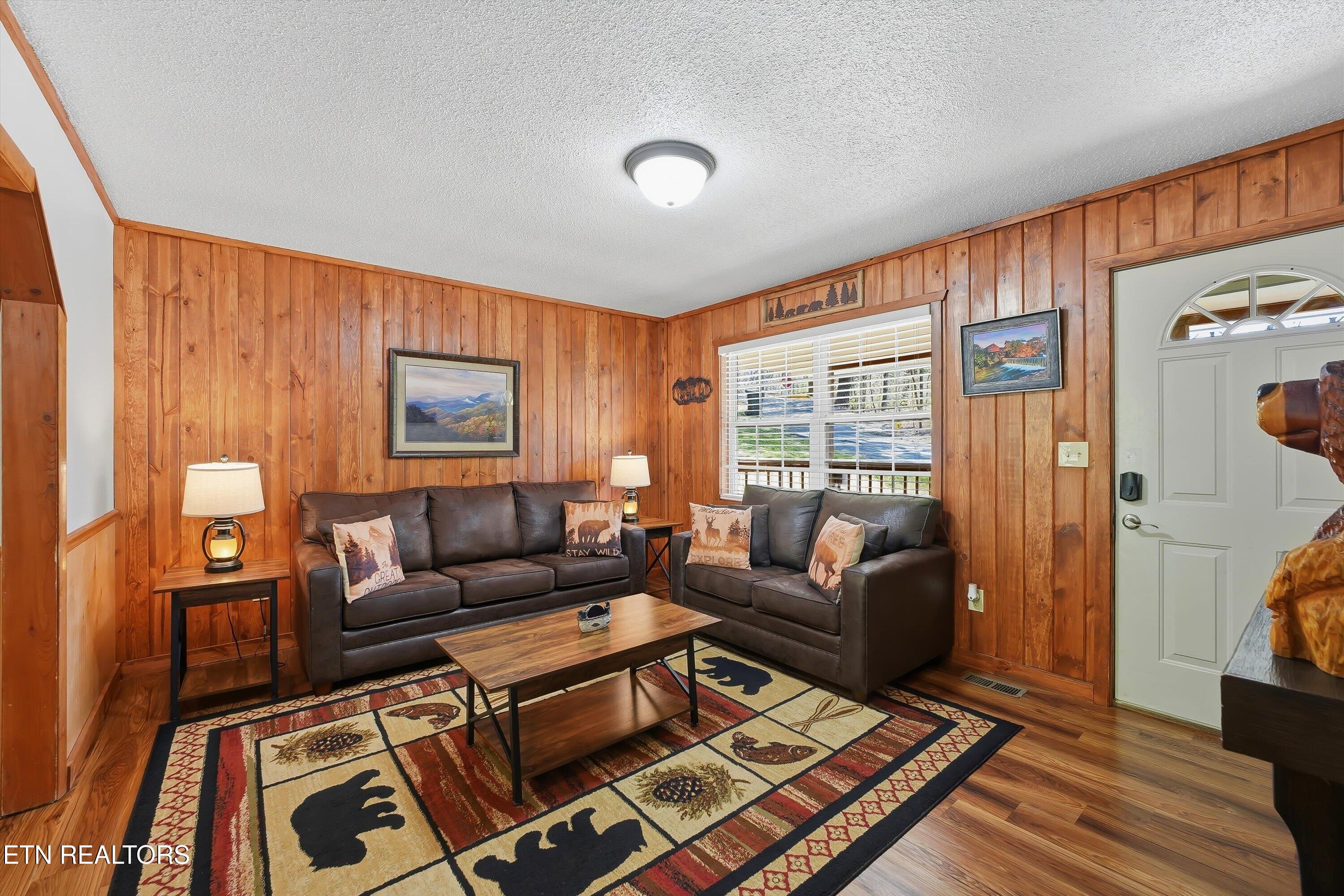 2106 Hickory Manor Road Sevierville, TN 37862 - Photo 12 of 40 Living Area