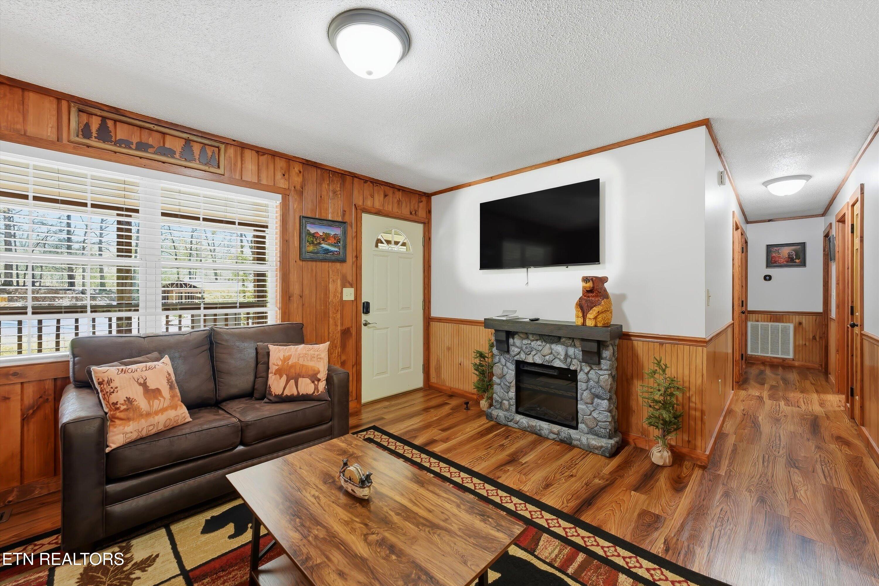 2106 Hickory Manor Road Sevierville, TN 37862 - Photo 13 of 40 Living Area
