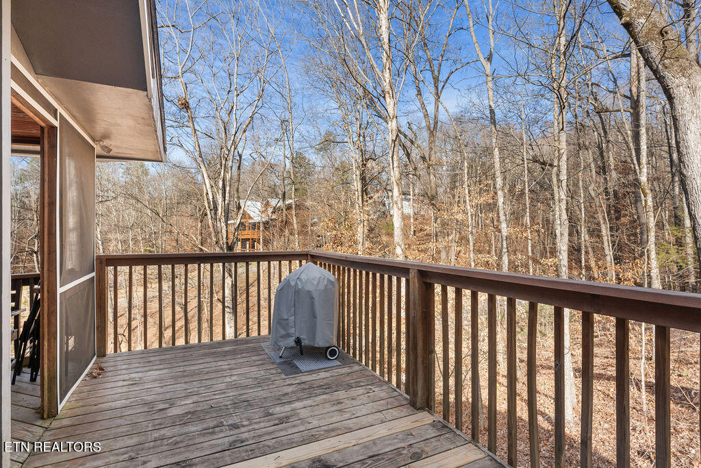 2106 Hickory Manor Road Sevierville, TN 37862 - Photo 16 of 32 Deck Area