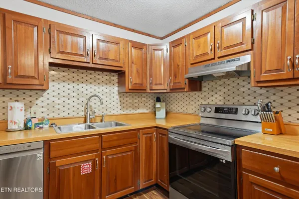$540,000 | 2106 Hickory Manor Road, Sevierville, TN 37862
