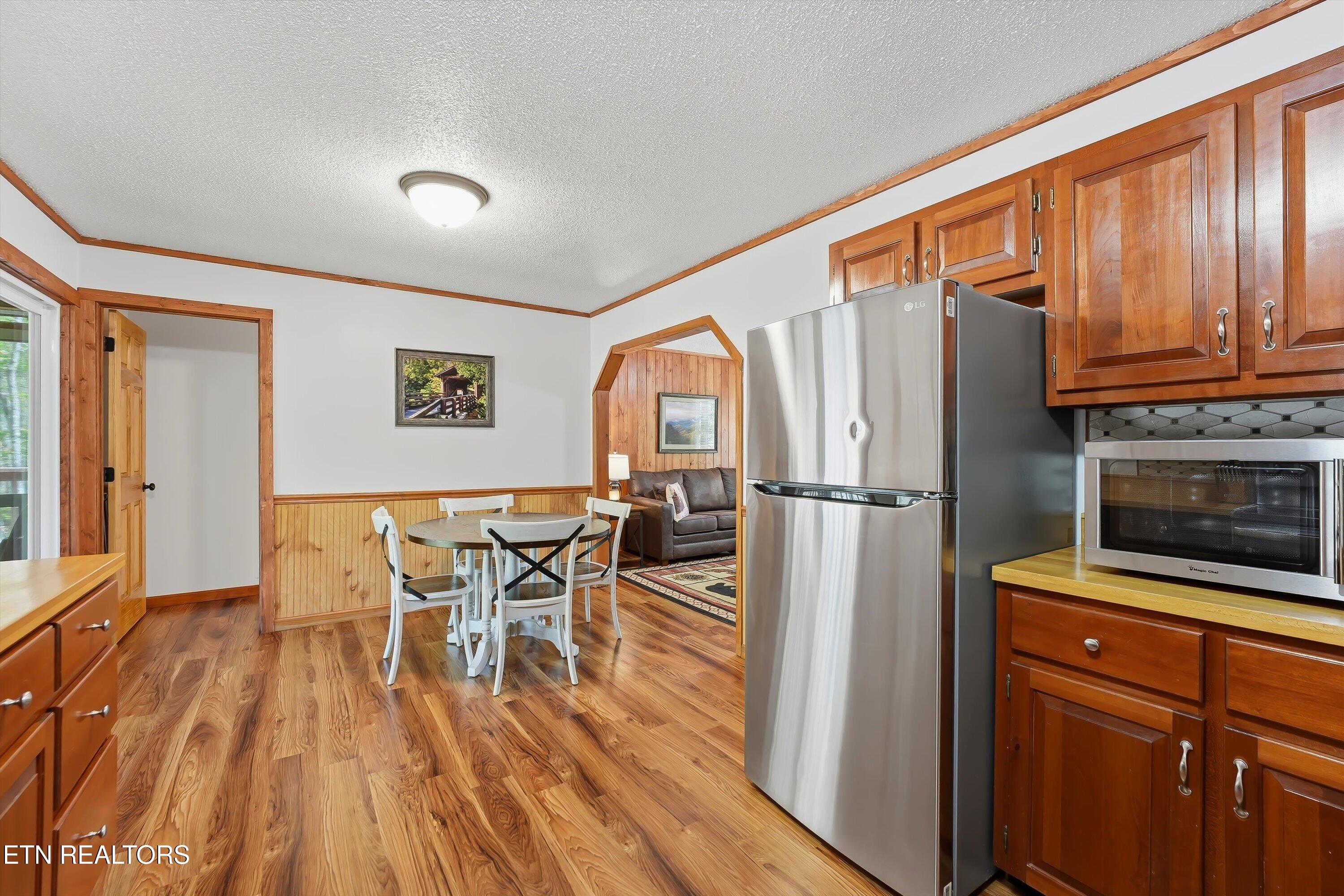 2106 Hickory Manor Road Sevierville, TN 37862 - Photo 17 of 40 Kitchen & Dining
