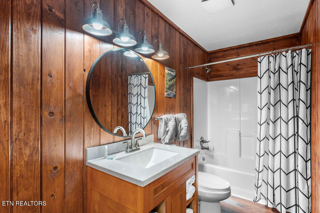 2106 Hickory Manor Road Sevierville, TN 37862 - Photo 19 of 32 Bathroom 1