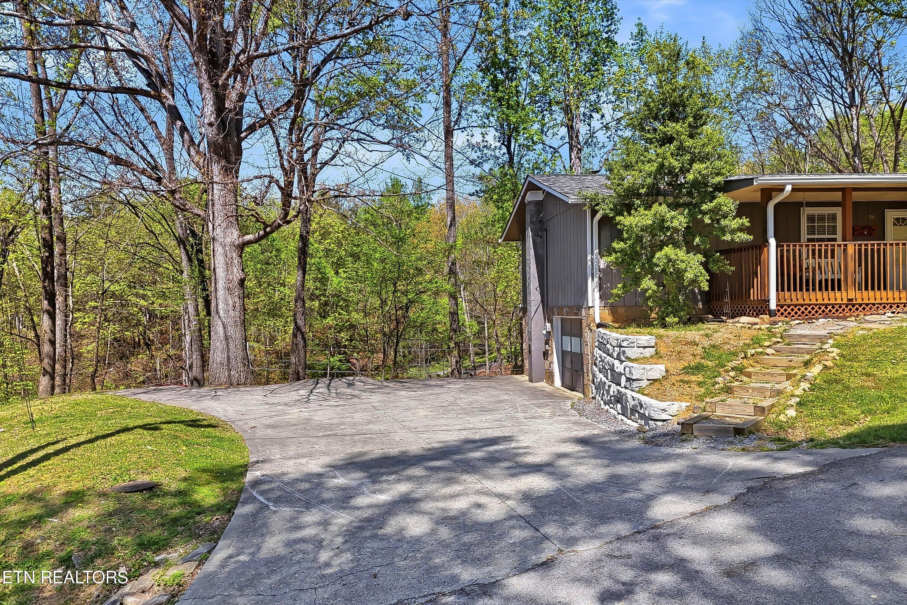 2106 Hickory Manor Road Sevierville, TN 37862 - Photo 4 of 40 Parking
