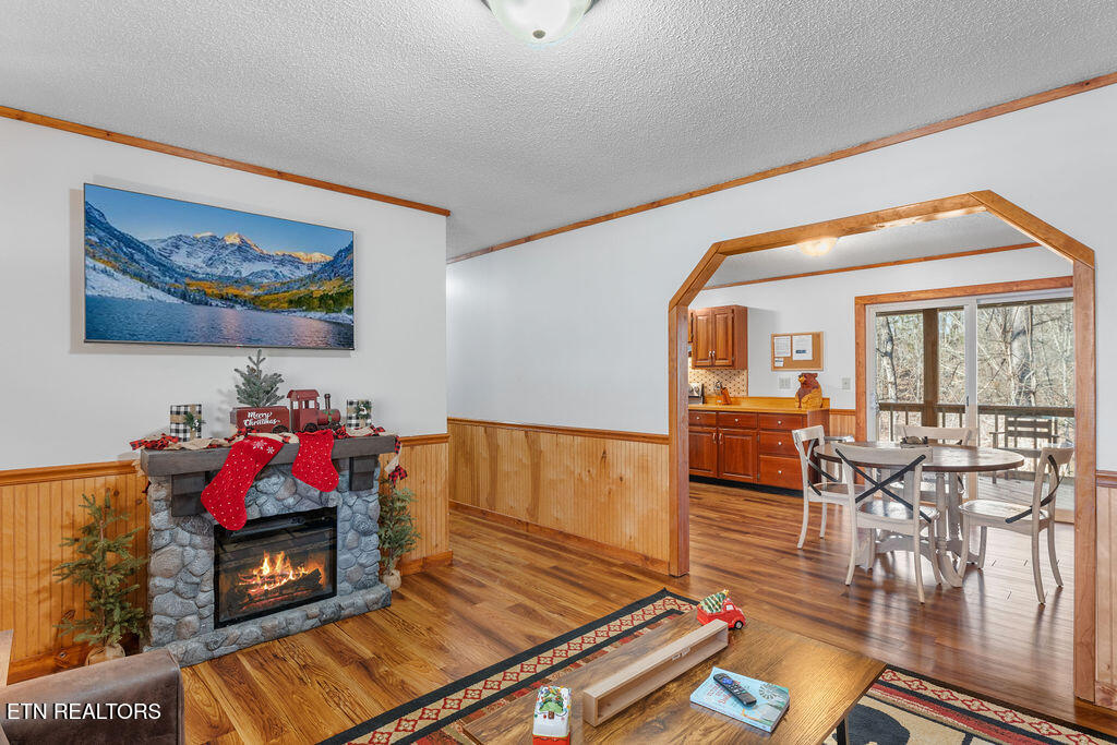 2106 Hickory Manor Road Sevierville, TN 37862 - Photo 10 of 32 Living Area