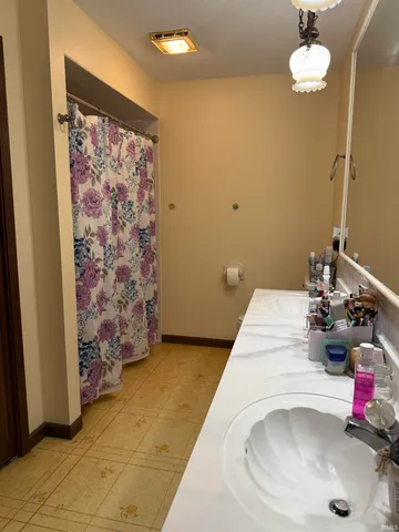 $449,900 | 19401 North Walnut Street, Muncie, IN 47303