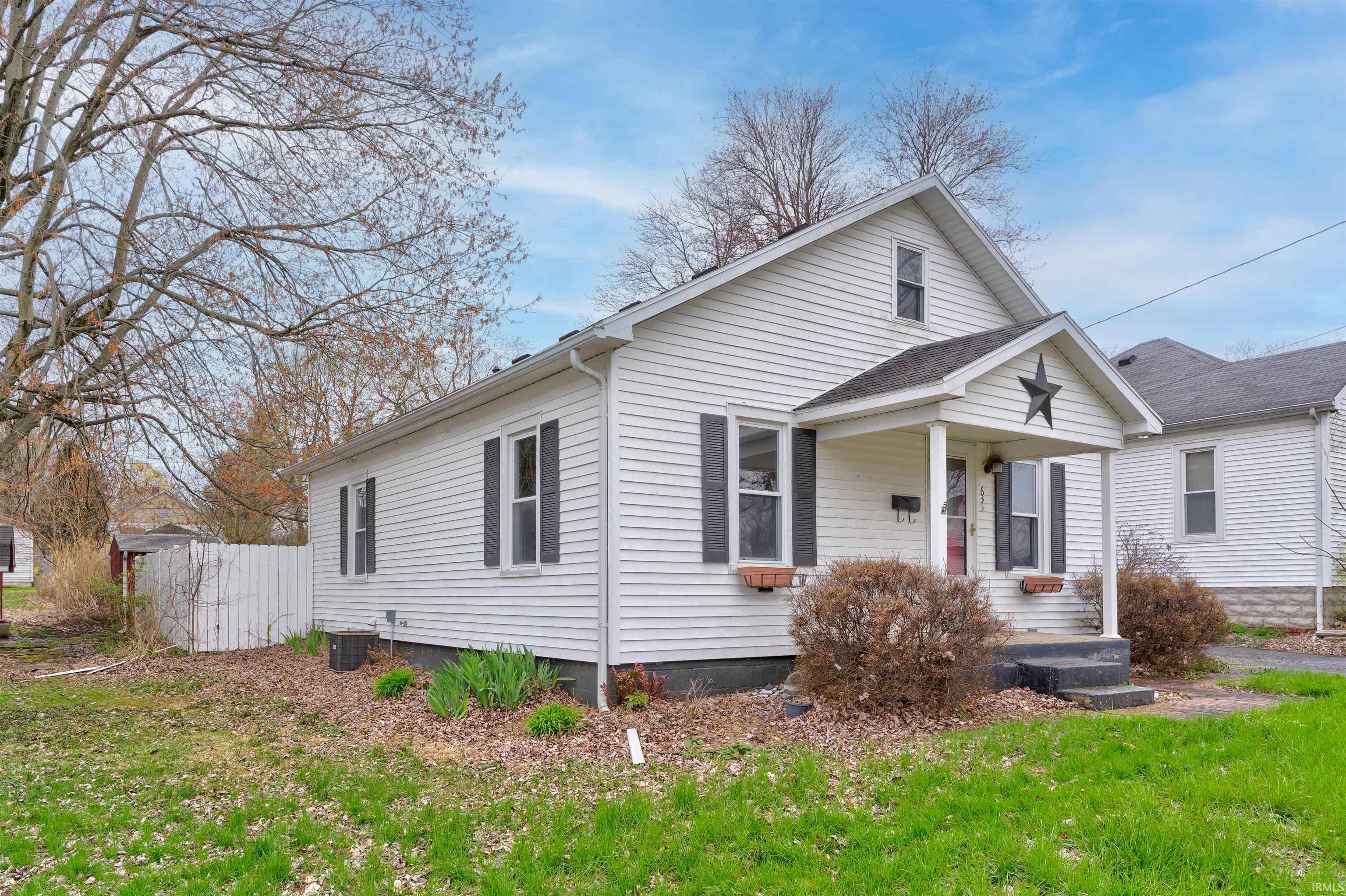 635 East Division Street Boonville, IN 47601 - Photo 2 of 25