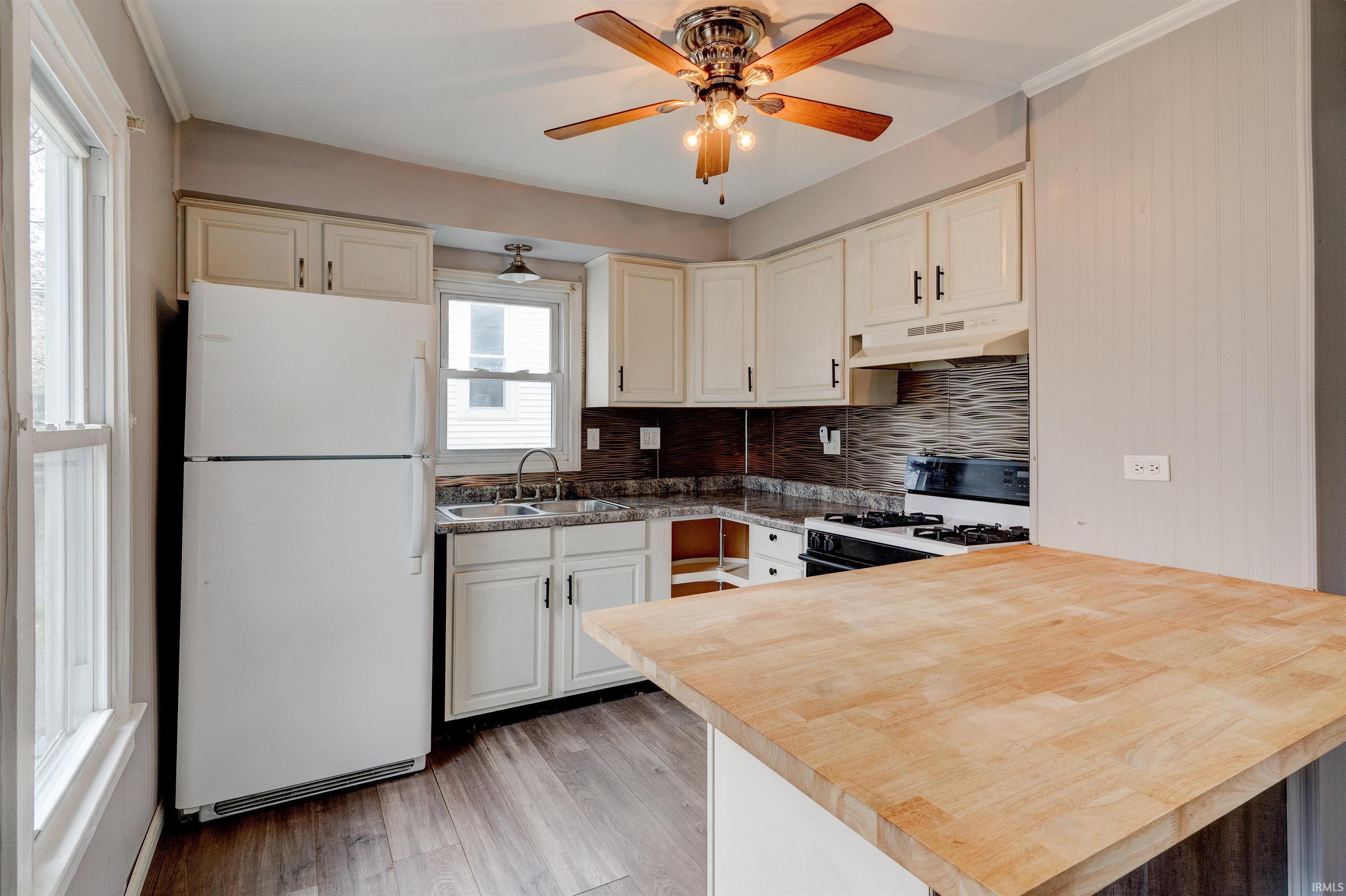 635 East Division Street Boonville, IN 47601 - Photo 8 of 25