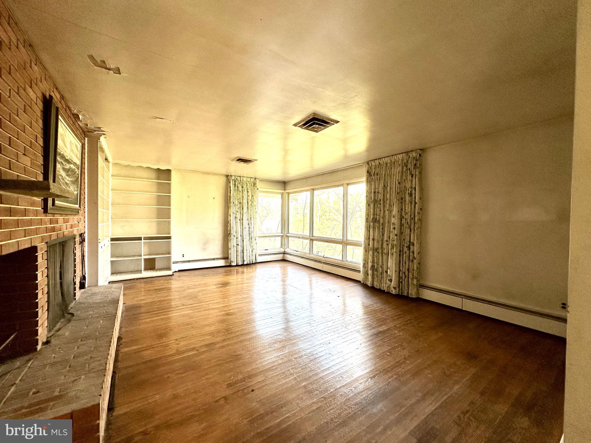 4405 Meadowcliff Road Glen Arm, MD 21057 - Photo 11 of 54 Living Room