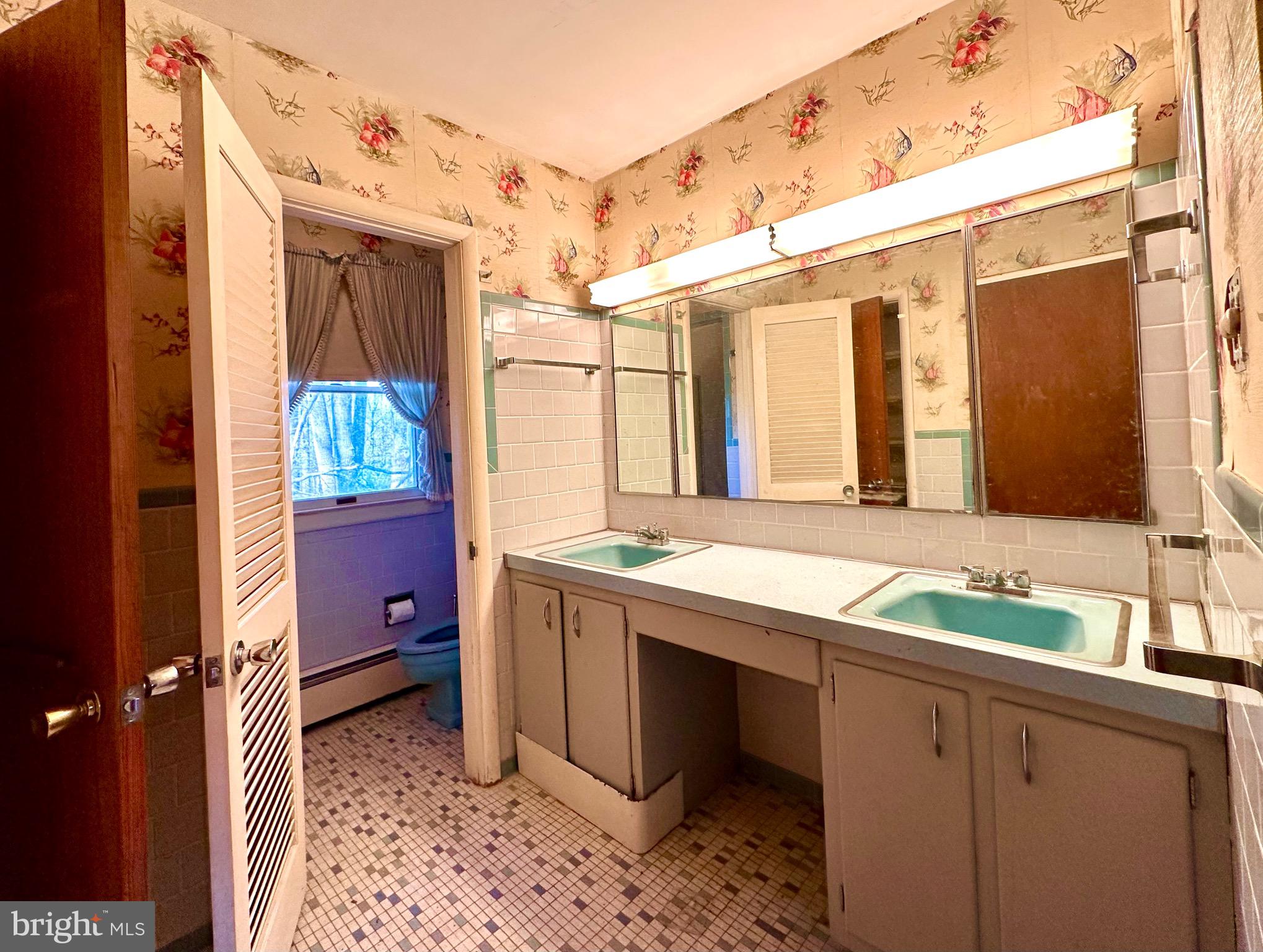 4405 Meadowcliff Road Glen Arm, MD 21057 - Photo 25 of 54 Primary bath