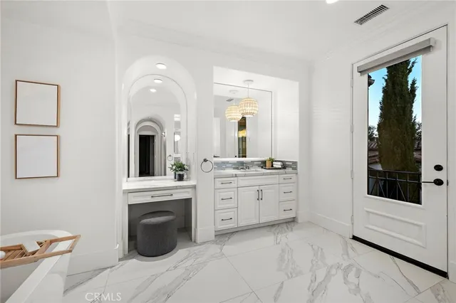 $6,100,000 | 6 Canyon Peak, Newport Coast, CA 92657